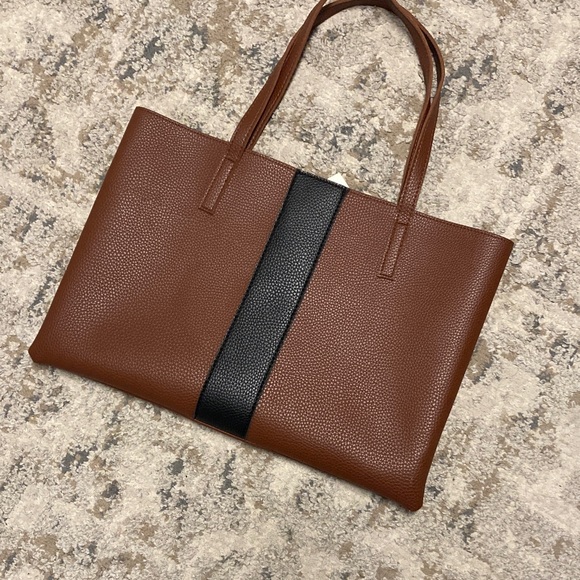 Vince Camuto Handbags - Vince Camuto Brown Textured Leather